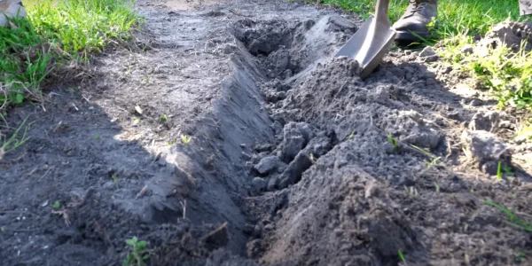 Installing-a-French-Drain-in-Your-Yard