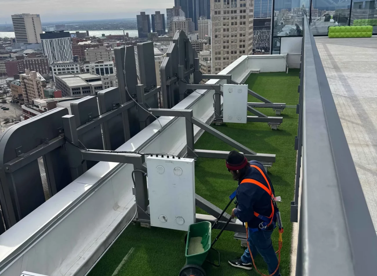 After Rooftop Drainage & Turf Installation at Huntington Bank
